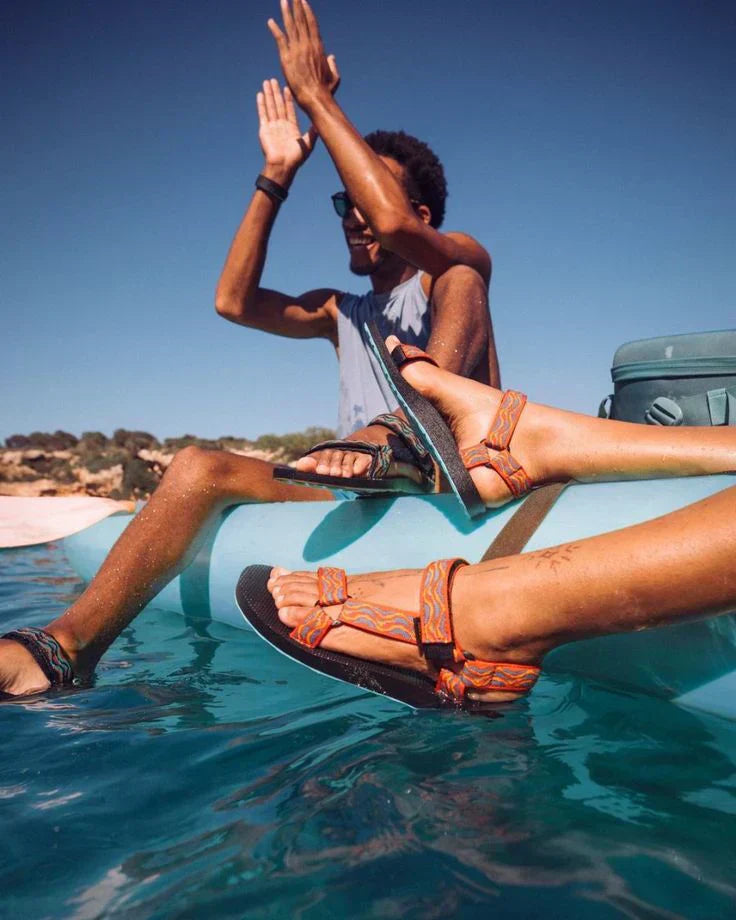 ไอเทมที่ต้องมี! รับหน้าร้อนสงกรานต์ 2569 จาก Rev