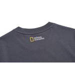 NATIONAL GEOGRAPHIC NEODY SMALL LOGO BASIC FIT เสื้อยืดทีเชิ๊ตสำหรับผู้ชายและผู้หญิง - Rev Online