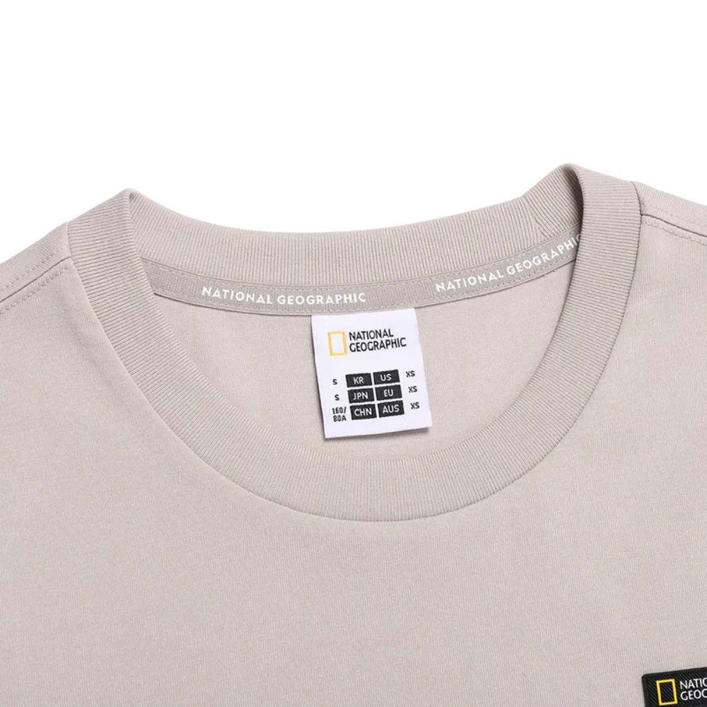 NATIONAL GEOGRAPHIC NEODY SMALL LOGO BASIC FIT เสื้อยืดทีเชิ๊ตสำหรับผู้ชายและผู้หญิง - Rev Online