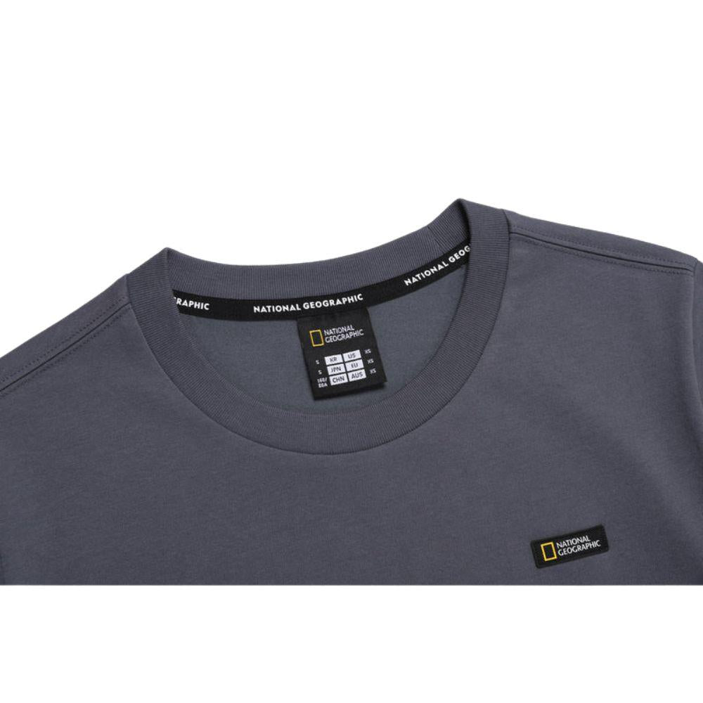 NATIONAL GEOGRAPHIC NEODY SMALL LOGO BASIC FIT เสื้อยืดทีเชิ๊ตสำหรับผู้ชายและผู้หญิง - Rev Online